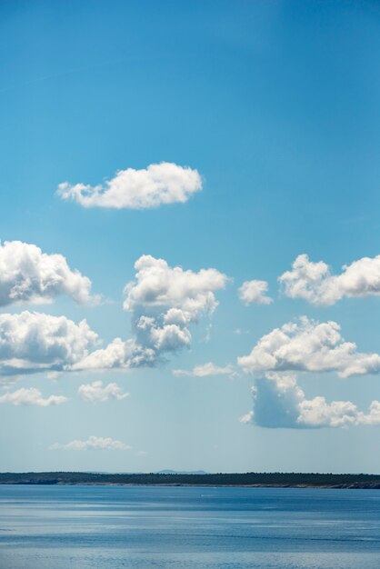 Tagsüber schöne Himmelslandschaft