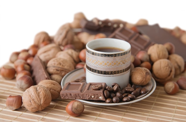 Tasse Kaffee mit Schokolade