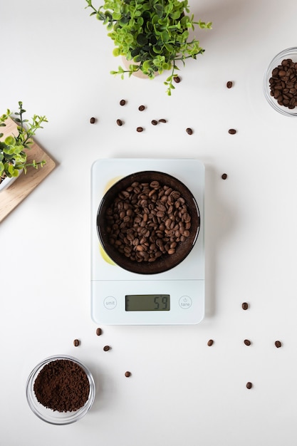 Kostenloses Foto tassen kaffee auf dem tisch