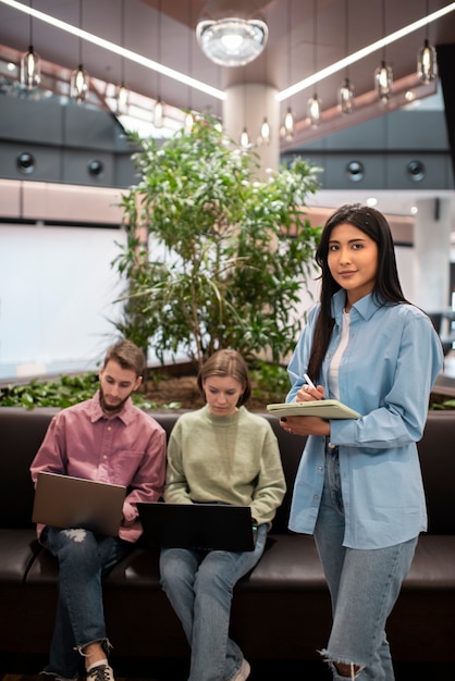 Team, das gemeinsam an einem Projekt arbeitet