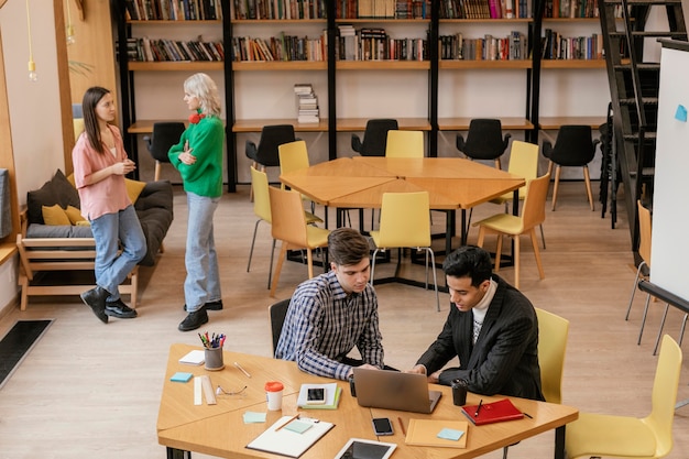 Teambesprechung für startups