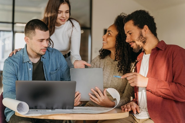 Teambesprechung im Büro