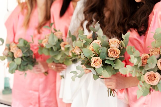 Teambraut feiert vor der Hochzeit