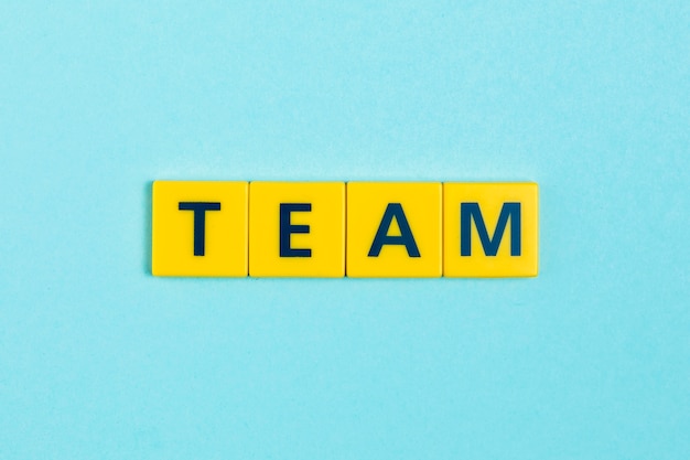 Teamwort auf Scrabble-Fliesen