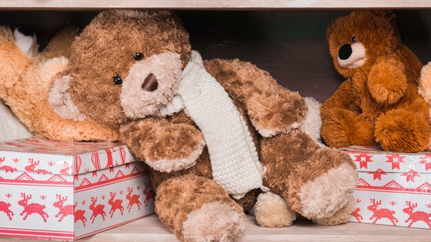 Teddys und Geschenkboxen