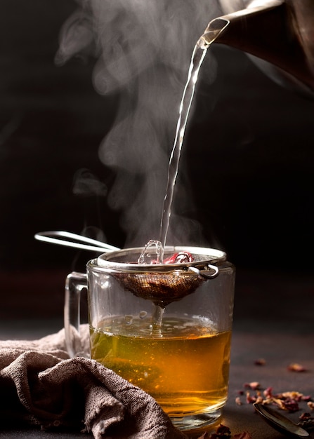 Tee Wintergetränk und heißes Wasser