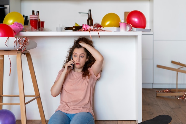 Teenager hat ein Katerritual