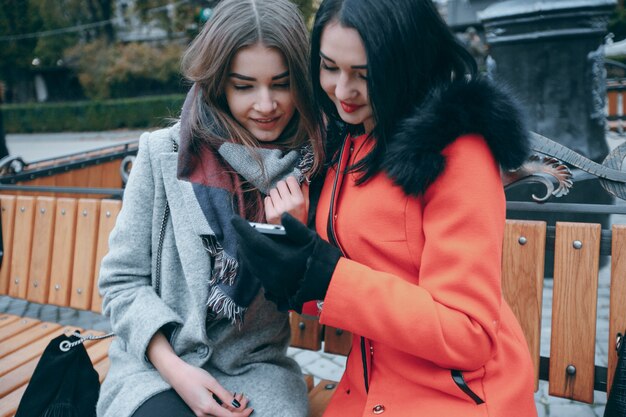 Telefon Handy schöne zwei junge