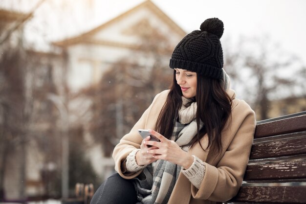 Telefon junger Kaffee glücklicher Hintergrund