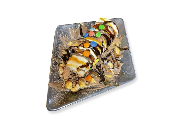Kostenloses Foto teller mit köstlichen belgischen schokoladenwaffeln mit eis und blaubeeren auf dem tisch