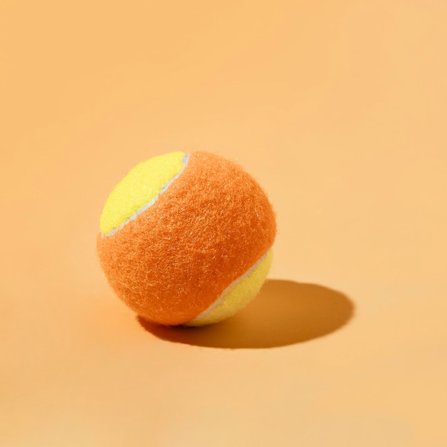 Tennisball minimales Stillleben