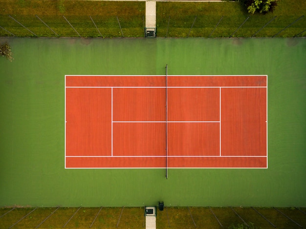 Tennisplatz aus der Luft gesehen