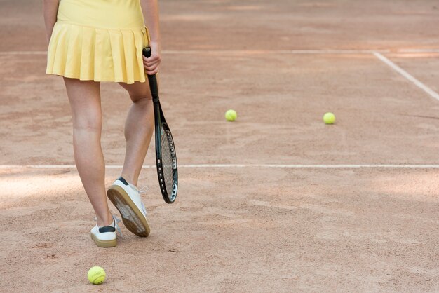 Tennisspieler mit ihrem Schläger