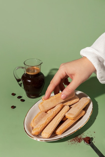 Tiramisu-Zutaten-Sortiment mit hohem Winkel