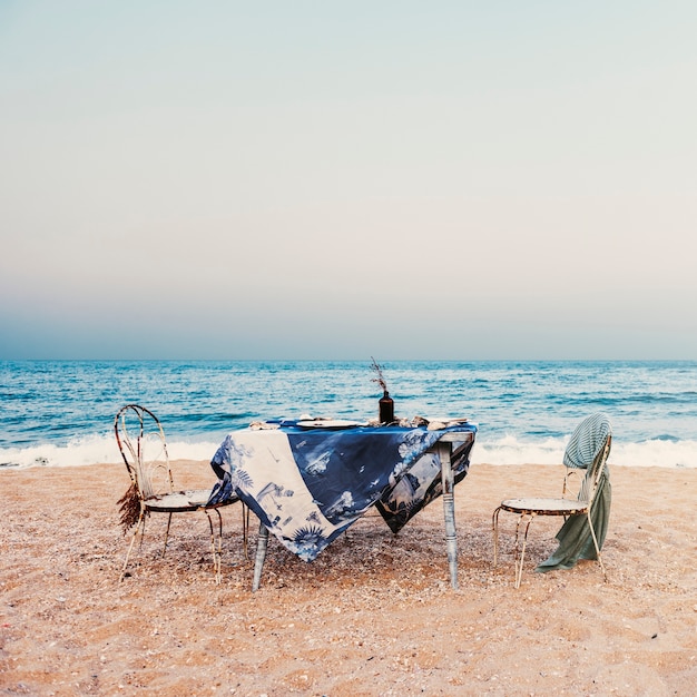 Tisch Stühle Meal Sea Shore Urlaub Himmel Konzept