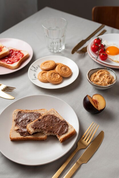 Tisch voller Essen hautnah