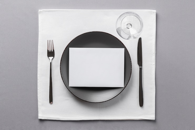 Kostenlose Foto tischetikette und dressing draufsicht