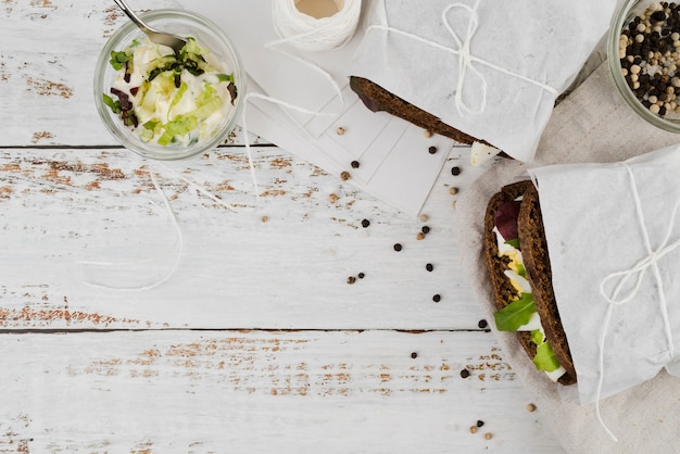 Toast-Sandwiches mit Kopierraum