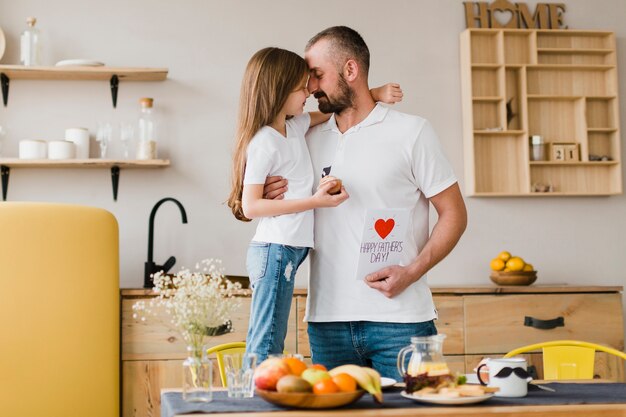 Tochter und Vater am Vatertag