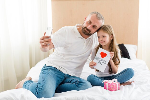 Tochter und Vater am Vatertag