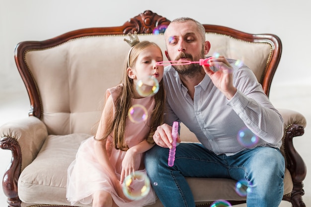 Kostenloses Foto tochter und vater am vatertag