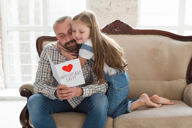 Kostenloses Foto tochter und vater am vatertag