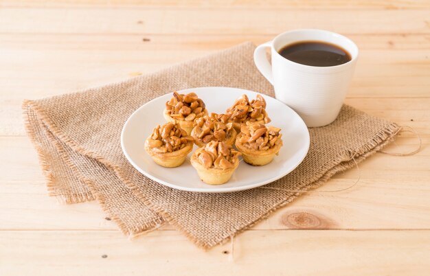 toffee cupcake mit kaffee