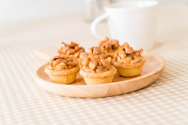 toffee cupcake mit kaffee