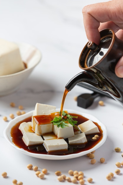 Tofu aus Sojabohnen Lebensmittelernährungskonzept.