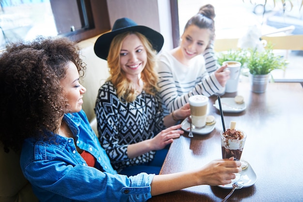 Kostenloses Foto toller kaffee gibt es nur an diesem ort