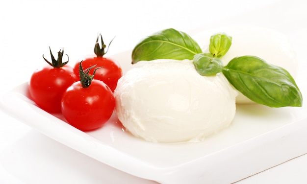 Kostenloses Foto tomaten, basilikum und mozzarella