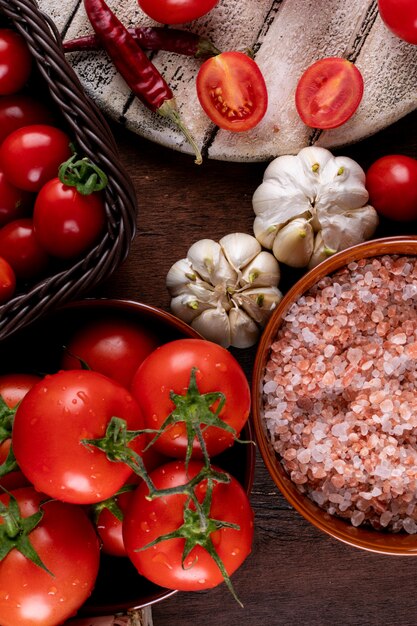 Tomaten Knoblauch Salz Pfeffer Draufsicht