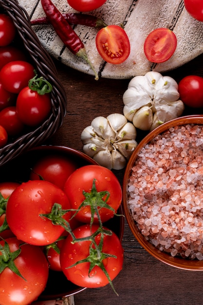 Tomaten Knoblauch Salz Pfeffer Draufsicht