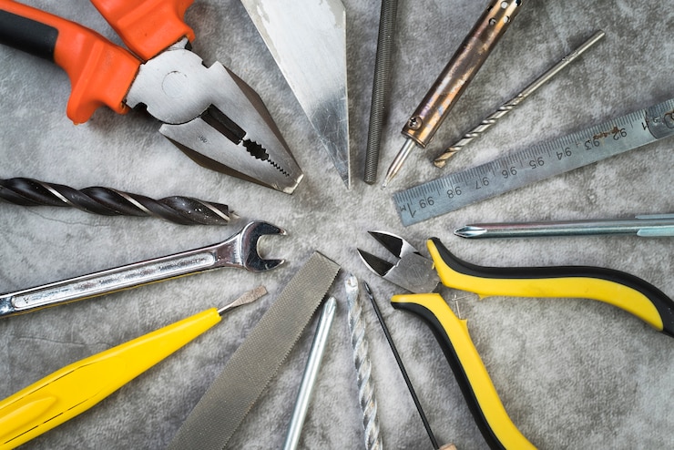 Kostenlose Foto top-ansicht verschiedener typen von werkzeugen
