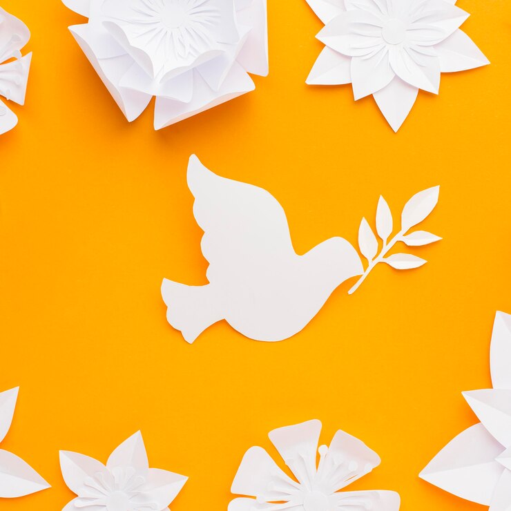 Kostenlose Foto top-aufnahme einer papiertaube mit blumen