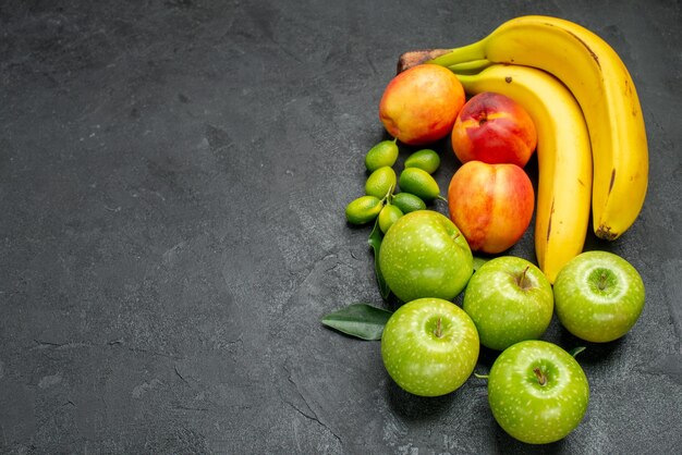 Top Nahaufnahme Früchte auf dem Tisch die appetitlichen Nektarinen Äpfel Bananen Zitrusfrüchte