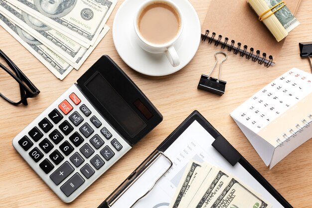 Top View Desk Arrangement mit Bargeld