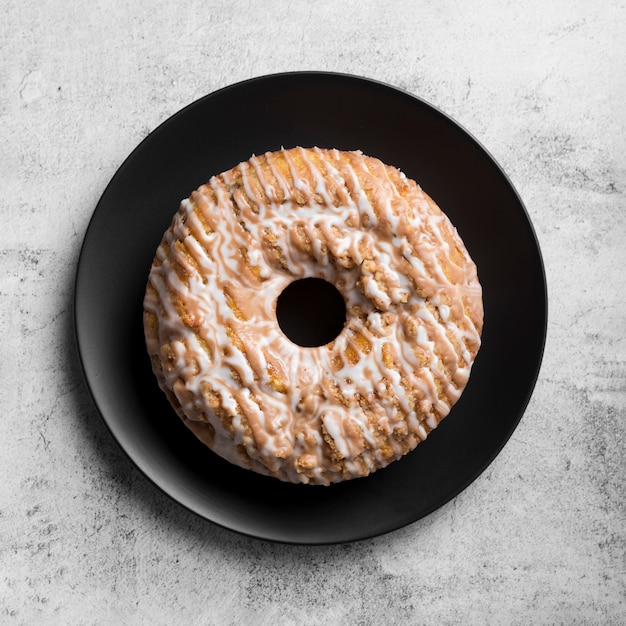 Top-View lecker hausgemachter Kuchen auf einem Teller