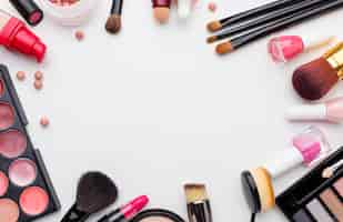 Kostenloses Foto top-view-sortiment an make-up- und beauty-produkten