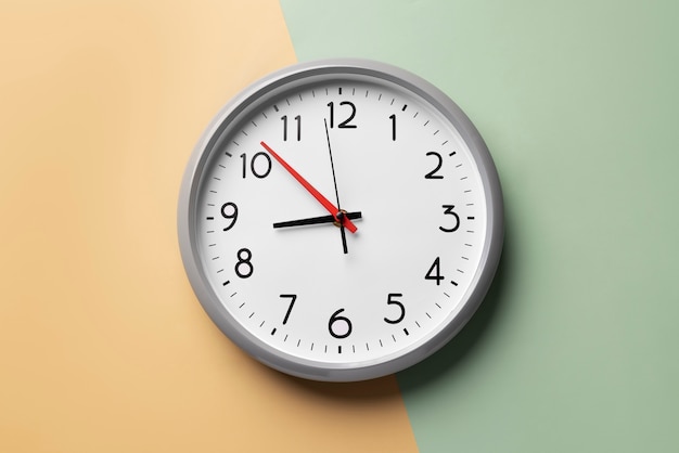 Top-View Wanduhr Stillleben
