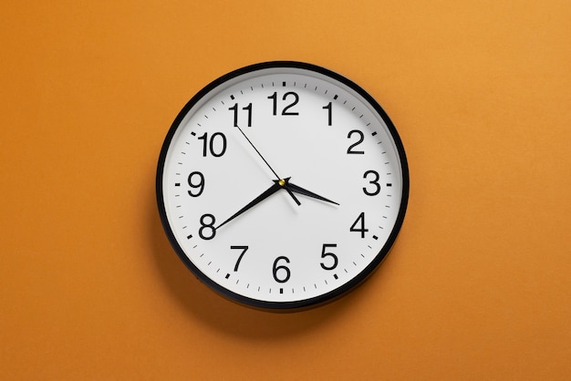 Top-View Wanduhr Stillleben