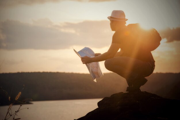 Tourist, der Foto der Natur macht