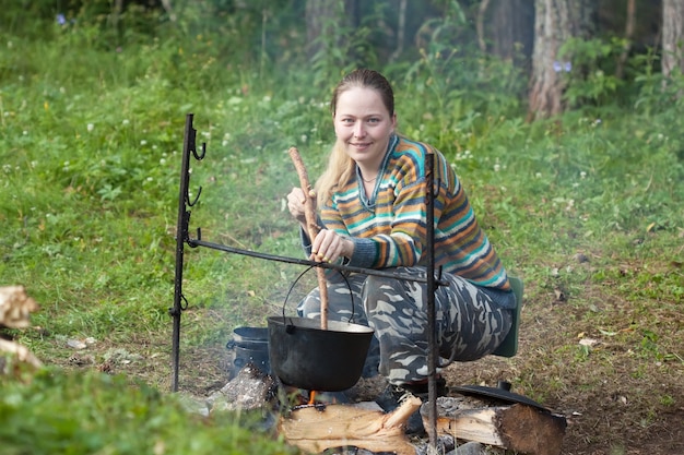 Tourist Kochen frische Lebensmittel