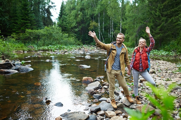 Touristen am Fluss