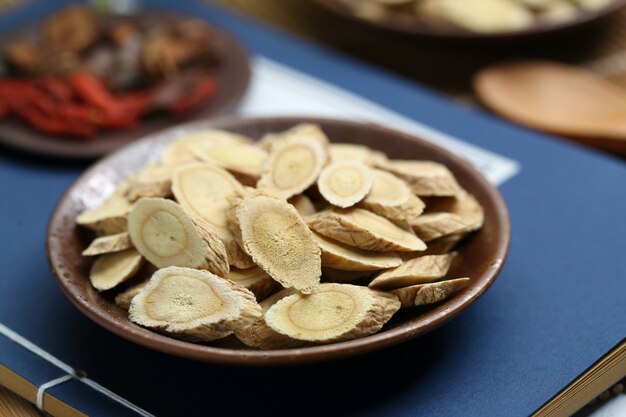 Traditionelle Chinesische Medizin Astragalus membranaceus