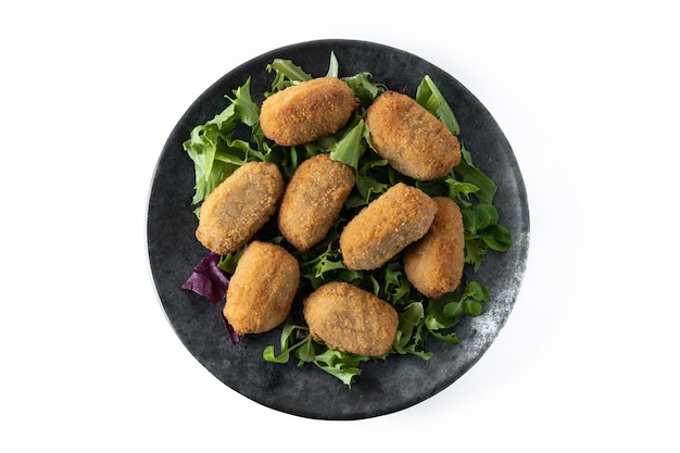 Traditionelle spanische gebratene Kroketten isoliert auf weißem Hintergrund