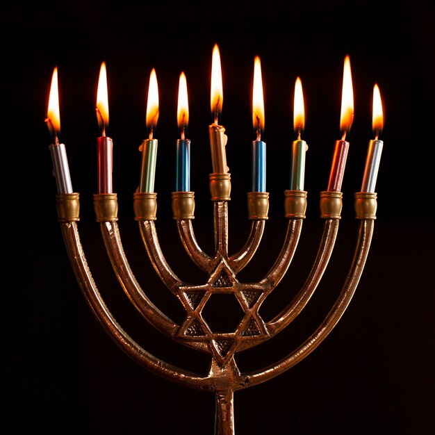 Traditionelles Hanukkah-Menora-Verbrennen