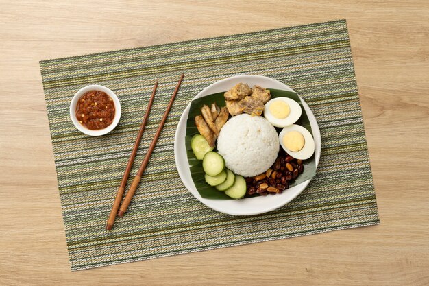 Traditionelles Nasi Lemak-Mahlzeitensortiment