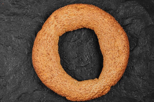 Traditionelles türkisches Simit isoliert.