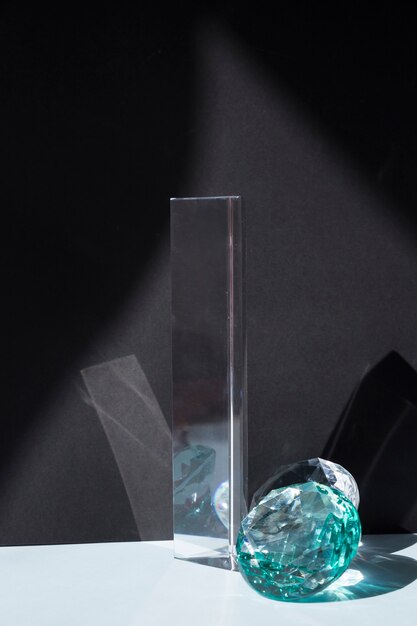 Transparentes Prisma mit Juwel